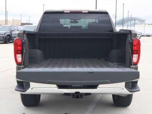 Used 2019 GMC Sierra 1500 SLE w/ SLE Value Package RWD image 8