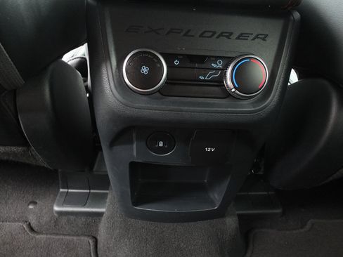 Used 2025 Ford Explorer ST-Line w/ ST-Line Street Pack AWD/4WD image 19