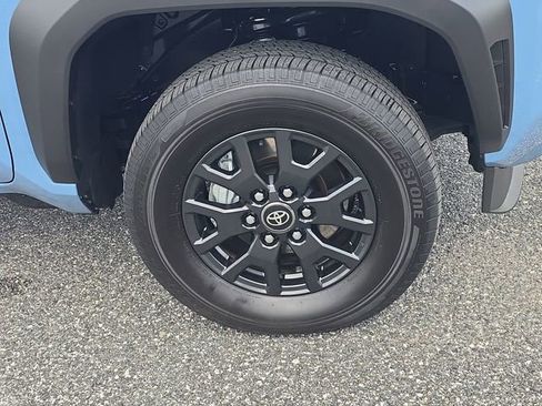 Certified 2025 Toyota 4Runner SR5 AWD/4WD image 11