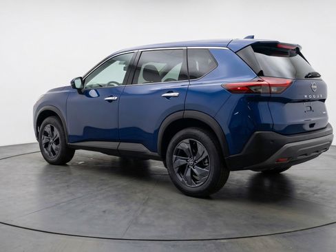 Used 2025 Nissan Rogue SV image 6