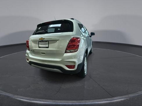 Used 2021 Chevrolet Trax LT AWD/4WD image 14