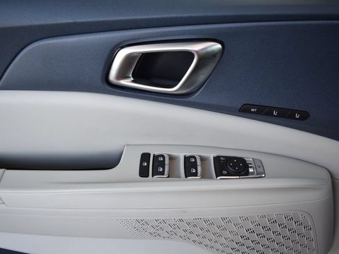 Used 2026 Kia Carnival EX FWD image 21