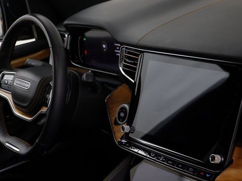 Used 2024 Jeep Grand Wagoneer L Series III image 24