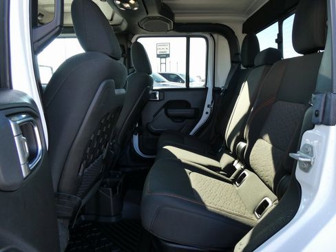 Used 2023 Jeep Gladiator Mojave image 17