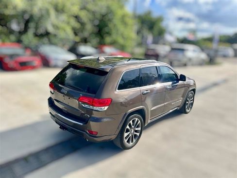 Used 2018 Jeep Grand Cherokee Overland AWD/4WD image 10
