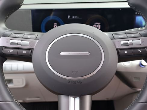 Used 2025 Hyundai Kona SEL FWD image 18