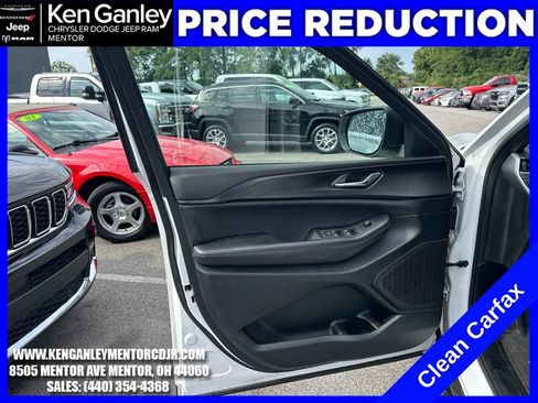 Certified 2025 Jeep Grand Cherokee Laredo AWD/4WD image 12