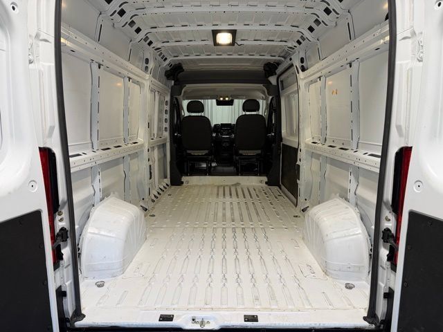 Used 2025 RAM ProMaster 2500 w/ Convenience Group FWD image 9