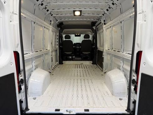 Used 2025 RAM ProMaster 2500 w/ Convenience Group FWD image 9