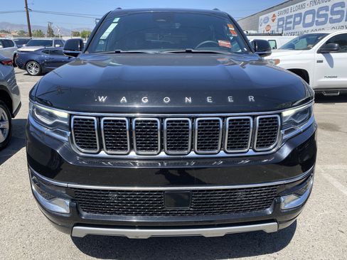 Used 2024 Jeep Wagoneer L Series II w/ Flexible Seating Group AWD/4WD image 3