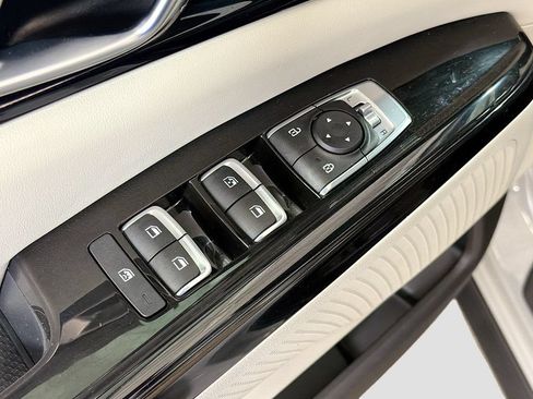Used 2023 Kia Carnival EX FWD image 19