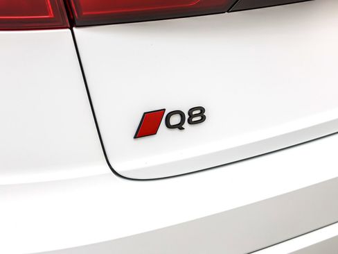 Used 2024 Audi Q8 Premium Plus image 10