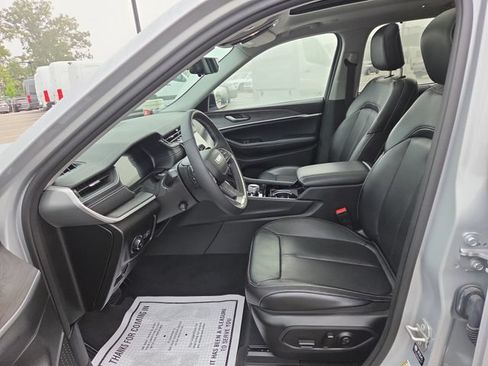Used 2023 Jeep Grand Cherokee L Limited w/ Luxury Tech Group II AWD/4WD image 21