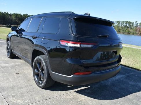 Used 2023 Jeep Grand Cherokee L Limited w/ Black Appearance Package image 4