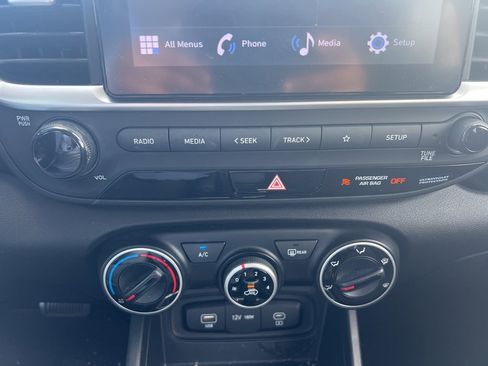 Used 2023 Hyundai Venue SE image 28