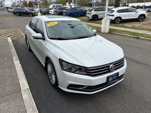 Used 2017 Volkswagen Passat 1.8T SE FWD image 2