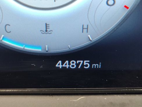 Used 2023 Hyundai Santa Cruz Limited AWD/4WD image 2