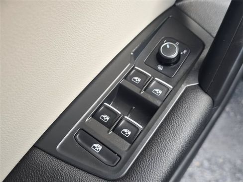 Used 2021 Volkswagen Tiguan SE R-Line FWD image 16