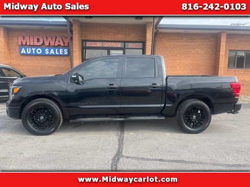 Used 2019 Nissan Titan SV w/ SV Convenience Package image 1