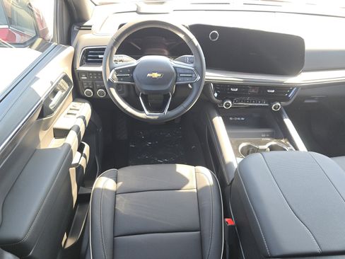 New 2025 Chevrolet Suburban Premier image 25