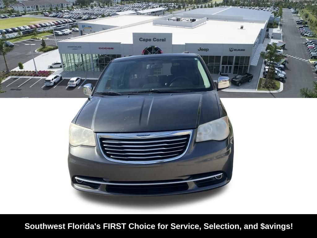 Used 2014 Chrysler Town & Country Touring-L FWD image 2