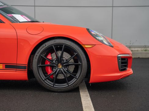 Used 2019 Porsche 911 Carrera S image 9