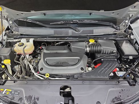 Used 2023 Chrysler Pacifica Touring-L image 31