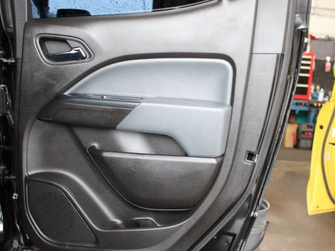 Used 2021 Chevrolet Colorado Z71 w/ Z71 Midnight Edition AWD/4WD image 45