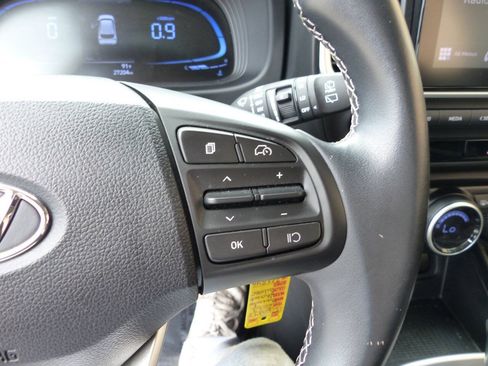 Used 2023 Hyundai Venue SEL w/ Cargo Package FWD image 27