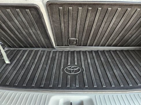 Used 2018 Toyota Highlander XLE image 34