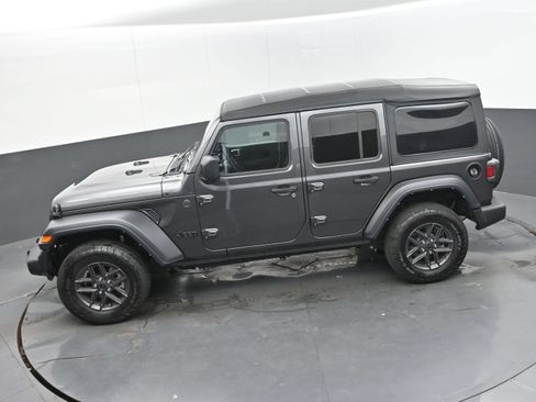 Used 2025 Jeep Wrangler Unlimited Sport AWD/4WD image 27