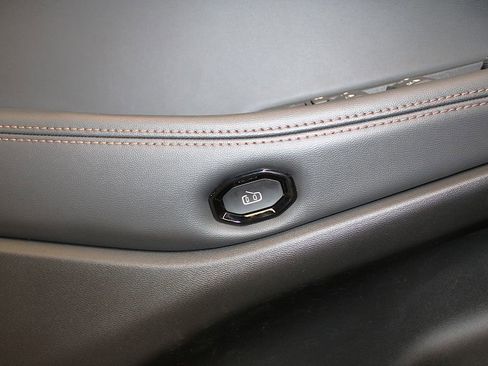 New 2026 Jeep Cherokee Overland w/ Advanced Pro Tech Group image 33