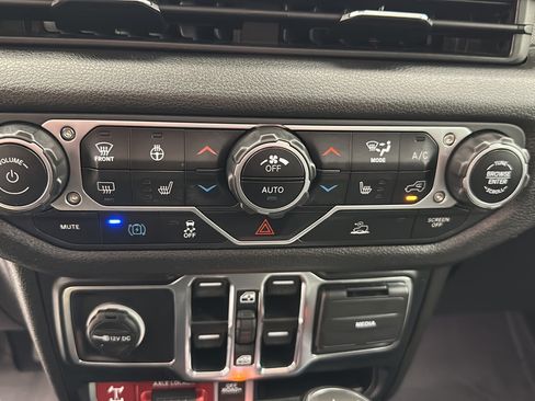 Used 2024 Jeep Wrangler Unlimited AWD/4WD image 19