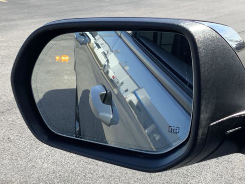 Used 2024 Chevrolet Traverse RS image 25