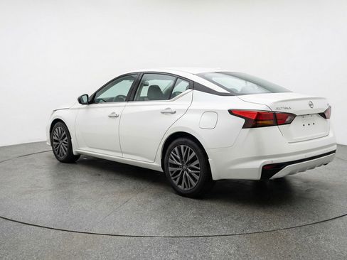 Used 2025 Nissan Altima 2.5 SV image 6