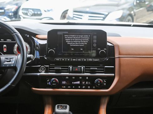 Used 2023 Nissan Pathfinder Platinum FWD image 11