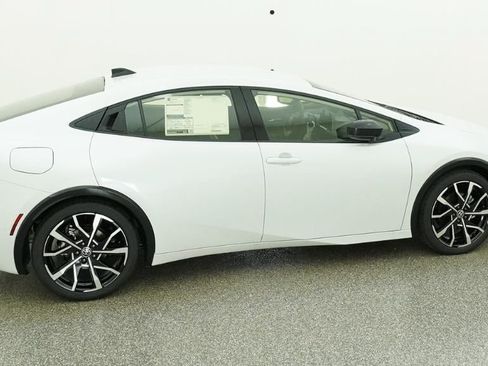 New 2026 Toyota Prius Plug-In Hybrid FWD image 10