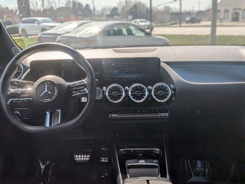 Used 2025 Mercedes-Benz GLA 250 4MATIC image 26