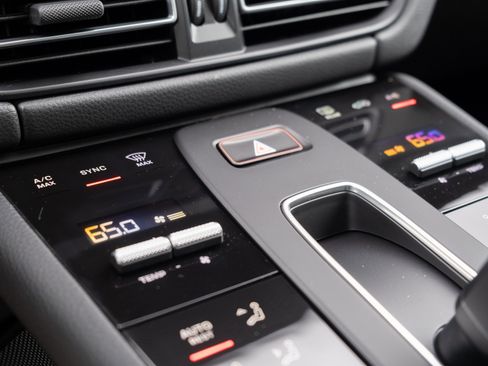 Used 2025 Porsche Macan image 22