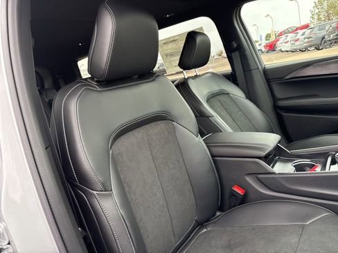 New 2025 Jeep Grand Cherokee L Altitude RWD image 26