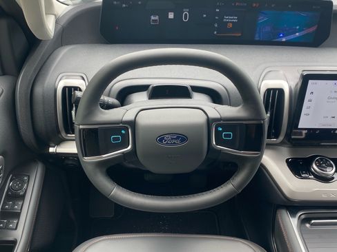 Used 2025 Ford Expedition Max Active AWD/4WD image 7