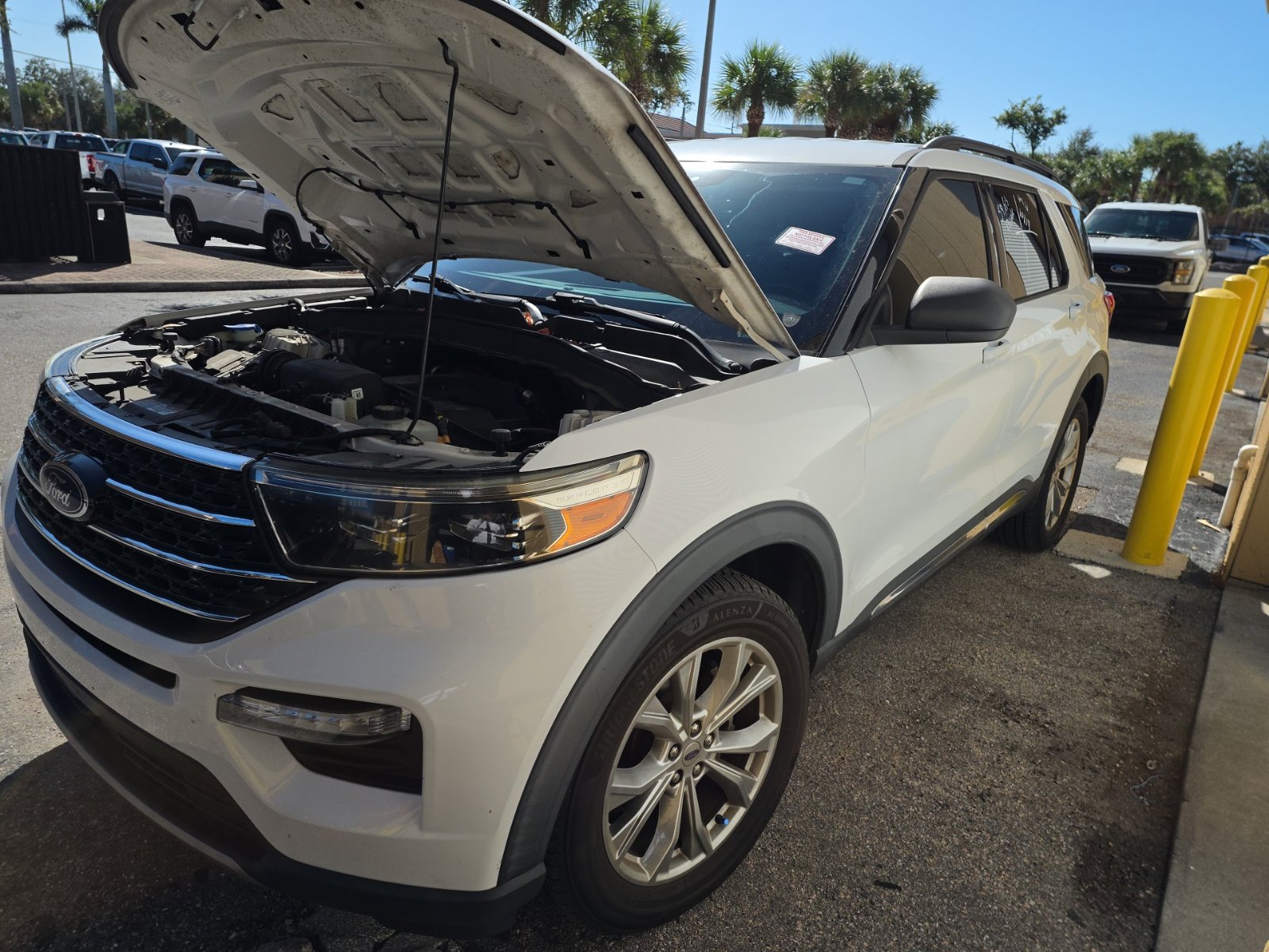 Used 2020 Ford Explorer XLT w/ Equipment Group 202A AWD/4WD image 3
