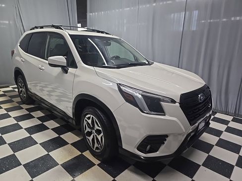 Certified 2022 Subaru Forester Premium AWD/4WD image 3