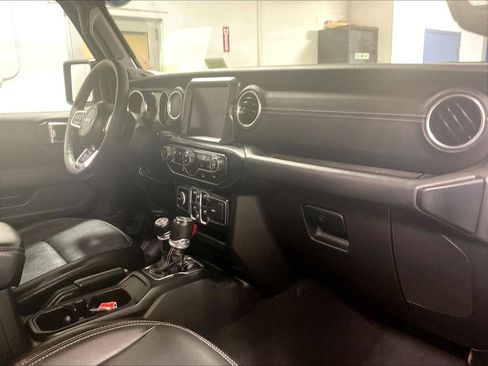 Used 2023 Jeep Wrangler Unlimited Sahara w/ Cold Weather Group AWD/4WD image 14