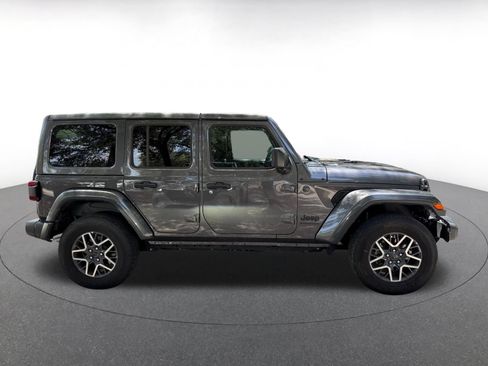 Used 2025 Jeep Wrangler Unlimited Sahara AWD/4WD image 13
