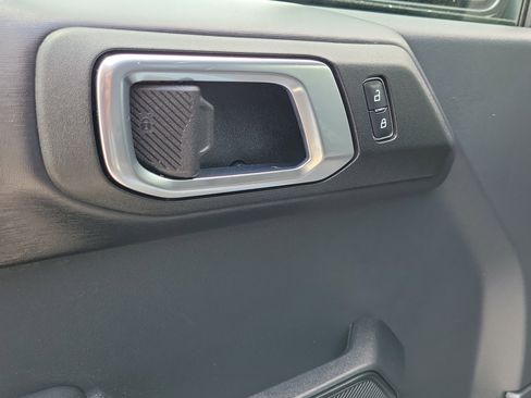 Used 2025 Ford Bronco Outer Banks AWD/4WD image 18