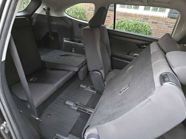 Used 2021 Toyota Highlander L FWD image 28