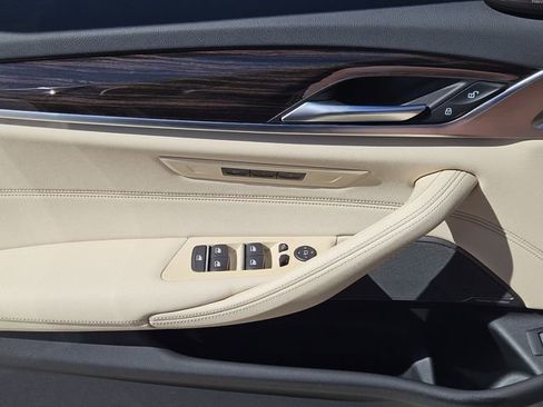 Used 2023 BMW 540i xDrive w/ Premium Package image 23