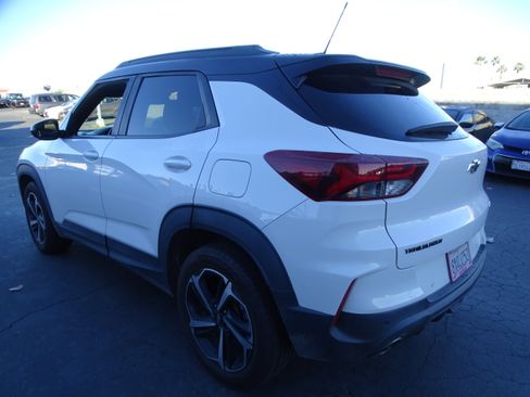 Used 2021 Chevrolet TrailBlazer RS w/ Technology Package image 4