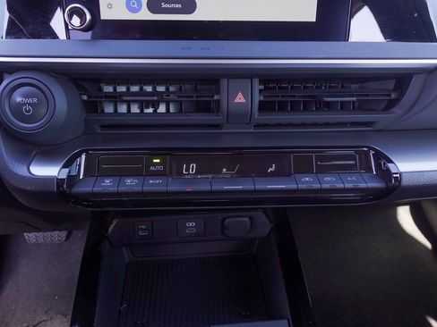 Used 2025 Toyota Prius LE FWD image 22